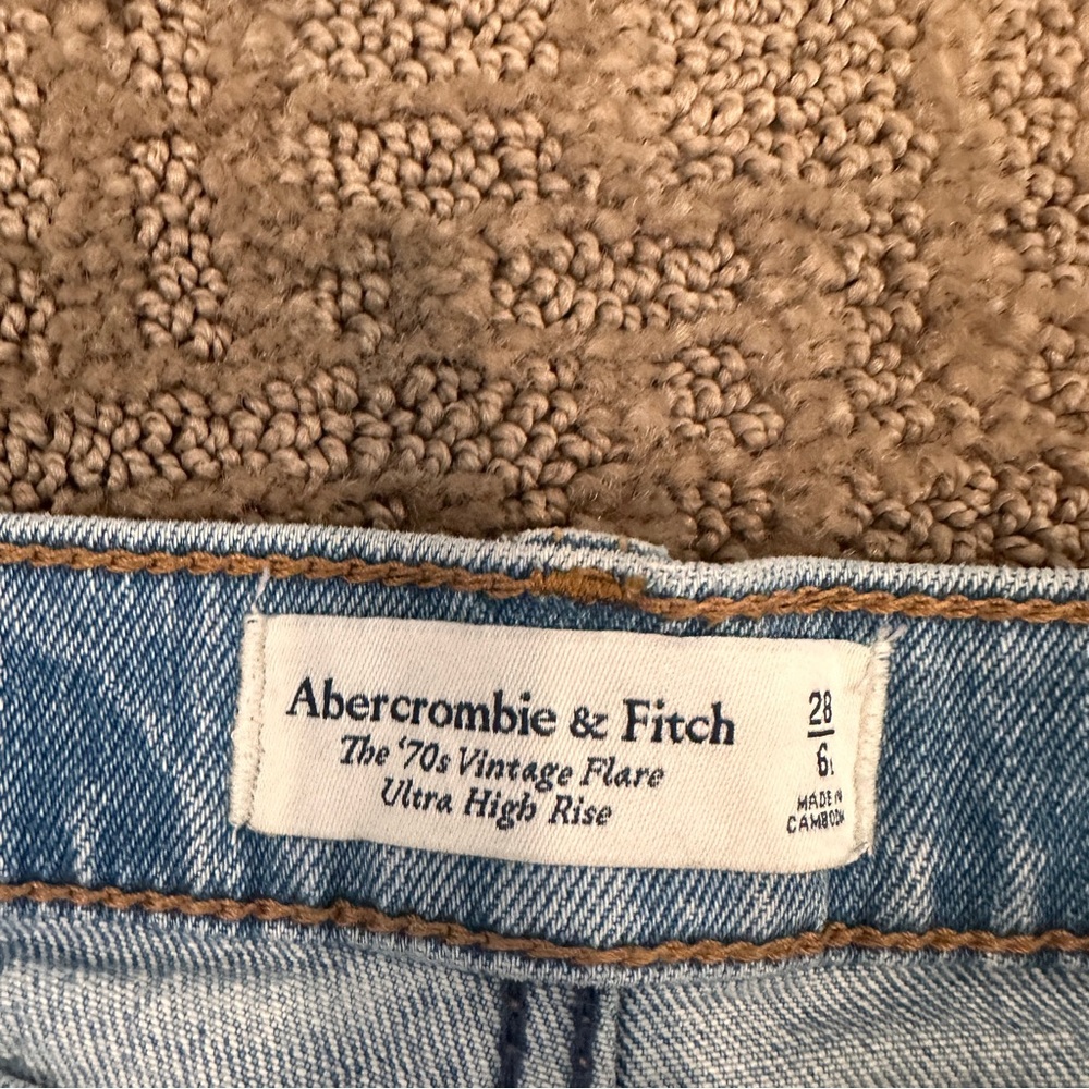 Abercrombie and Fitch The 70s ultra High-Rise Flare Jeans - Picture 3 of 3